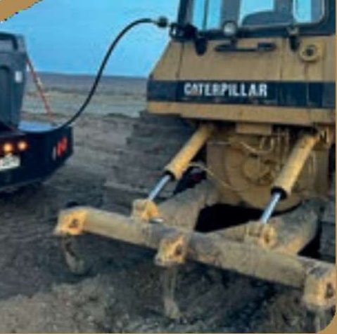 Bulldozer trabajando en terreno